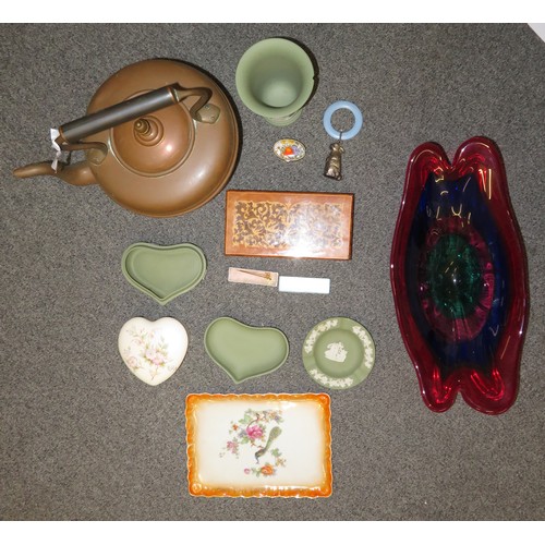 233 - A selection of items including two pins (a flower pin and turquoise and 9ct gold pin), a wooden musi... 