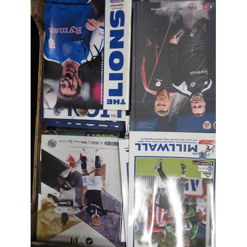 123 - Millwall – Extensive collection of Millwall FC home programmes (mostly modern) covering various leag... 