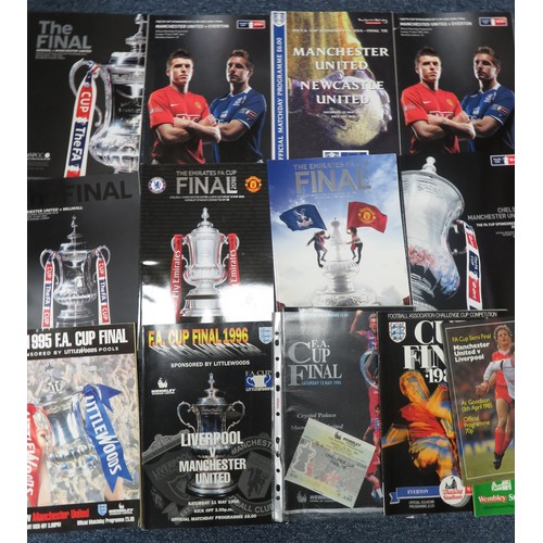 116 - Manchester United – Large selection of big match programmes for Manchester United including FA cup F... 