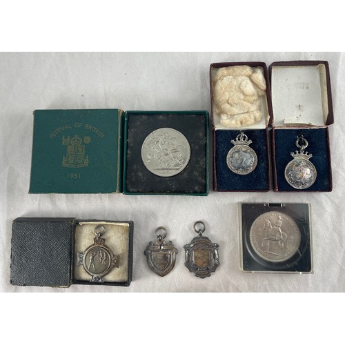 135 - Cricket medallions, a small selection of five silver early 20th century cricket medallion fobs (thre... 