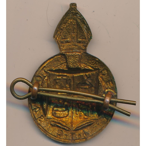 86 - A Derby School brass cap badge with ‘J.T.C’ at base, with Derby School crest.