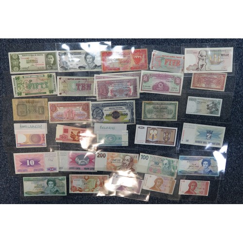 353 - World banknotes collection, in mixed condition, with many uncirculated, with ranges from Albania (4)... 