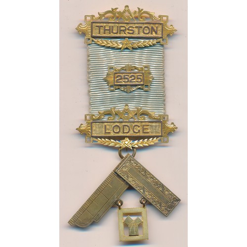 101 - Masonic 9ct gold past masters jewel Thurston Lodge No.2525, on back 