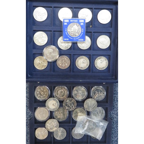 274 - Range of modern £5 coins (31), generally uncirculated, various designs. Qty 31