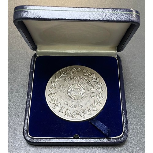 131 - Sir Christopher Wren 63mm silver medal, weighing approx. 200g, in box of issue.