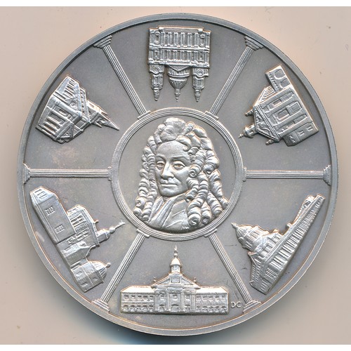 131 - Sir Christopher Wren 63mm silver medal, weighing approx. 200g, in box of issue.