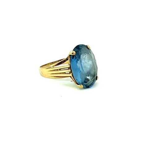 18 - 9ct gold fully hallmarked dress ring, set with large oval brilliant cut blue paste gemstone. Size O
... 