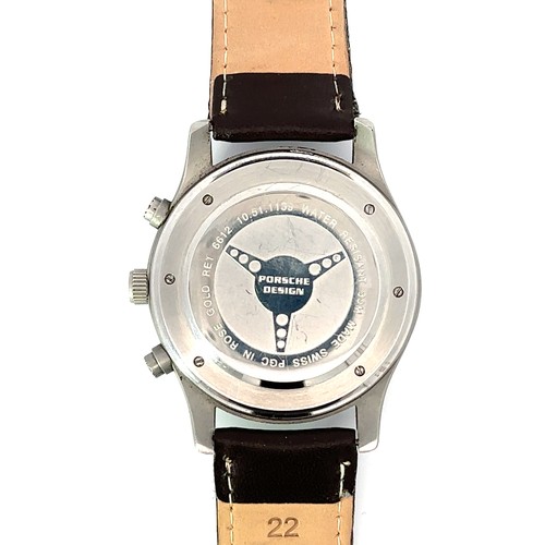 122 - A quartz watch with a leather strap.