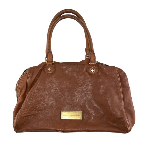 107 - Marc Jacobs – A Marc by Marc Jacobs classic Q brown leather handbag. 100% Lamb Leather, with makers ... 