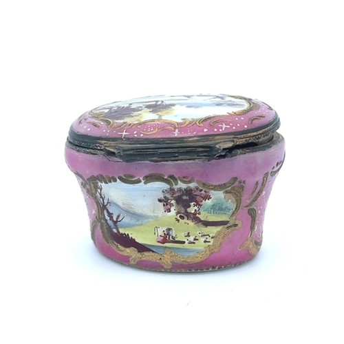 61 - An enamel hand painted pink enamel patch box, probably Bilston with a hinged lid (some damage to met... 