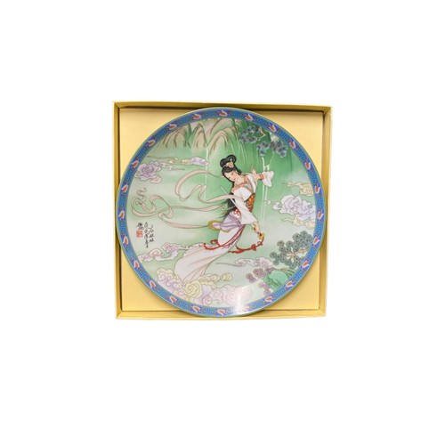 206 - Three collectable boxed plates to include; two Bradford Exchange oriental plates and a Royal Doulton... 