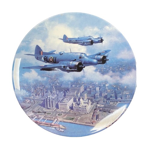 332 - Large range of commemorative plates, mainly plane designs by Royal Doulton, Wedgwood and other. Qty ... 