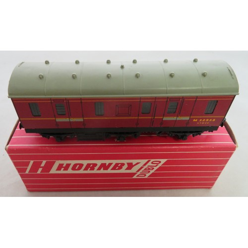 24 - Hornby Dublo. 2-rail Superdetail maroon 6-wheel Stove Brake No. 4076, with both light brown rubber c... 