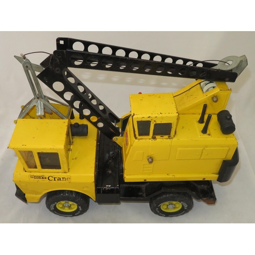 104 - 1970’s Mighty Tonka Crane, yellow pressed metal steel Diecast crane with mechanical working. Used co... 