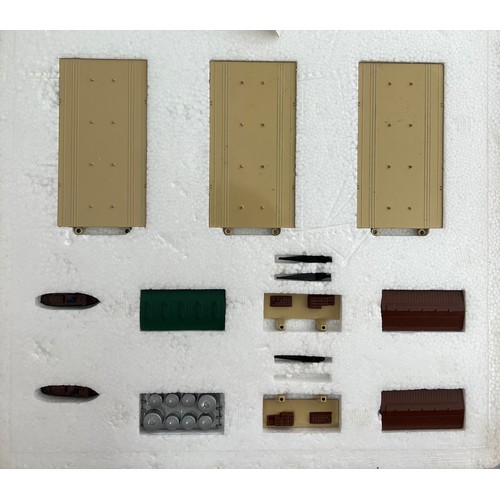 117 - Triang Minic Ships (by Hornby). 1/1200th scale Ocean Terminal Set No. M902 including Queen Mary Line... 