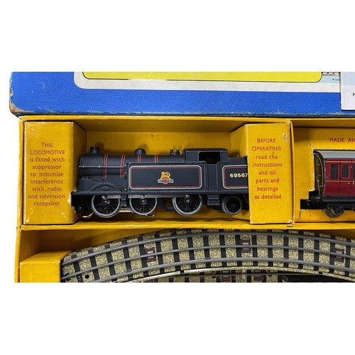 10 - Hornby Dublo. 3-rail Tank Passenger set No. EDP10. generally excellent in excellent to good plus sca... 