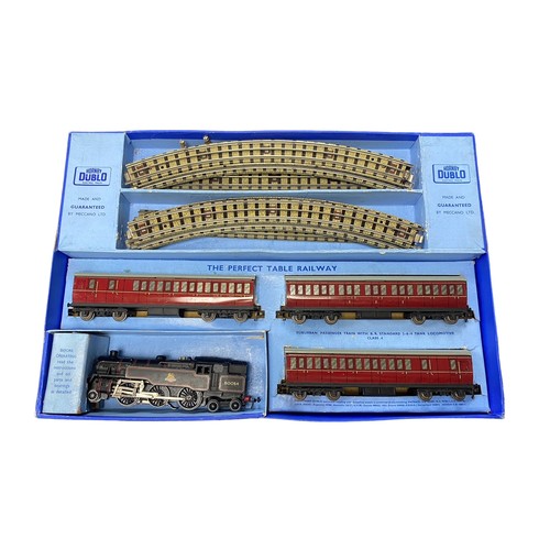 16 - Hornby Dublo. 3-rail Tank Passenger Train set No. EDP13, generally excellent to good plus in excelle... 