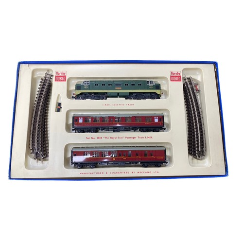 17 - Hornby Dublo. 2-rail The Royal Scot Passenger set No. 2034, generally excellent in excellent pictori... 