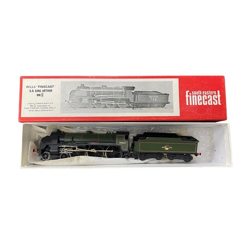 29 - South Eastern Finecast. OO gauge kit built BR green 30453 King Arthur 4-6-0 locomotive and tender, g... 