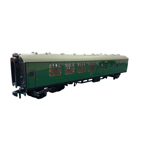 13 - Hornby Dublo. Collection of coaches, generally excellent in excellent to good plus boxes, with Nos. ... 