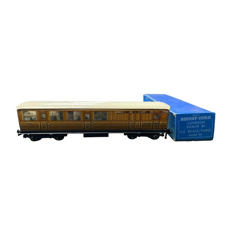 23 - Hornby Dublo. Collection of coaches and accessories, generally excellent to good plus in good plus o... 