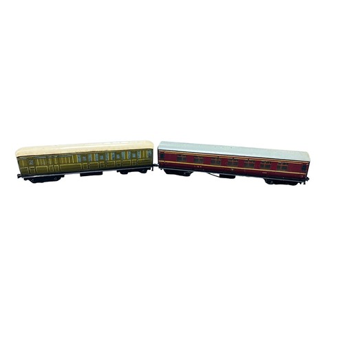 14 - Hornby Dublo. Unboxed collection of coaches and wagons, generally excellent to good, range of liveri... 