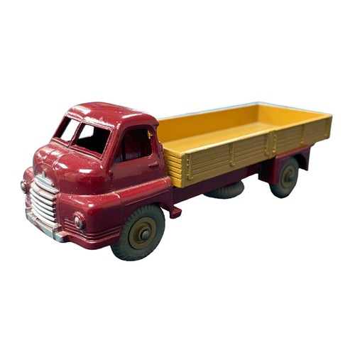 263 - Dinky. Big Bedford Lorry No. 408, generally excellent in excellent Dinky Toys yellow picture box (5/... 