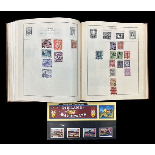 662 - Miscellaneous collection of Cigarette Cards and Stamps in five small albums/folders, including Stamp... 