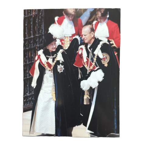 849 - A 1991 Christmas card from HM Queen Elizabeth II. The cover is a photograph showing the Queen and Th... 