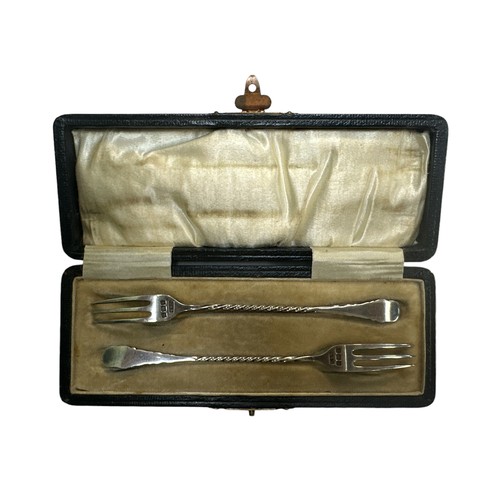 224 - Levi & Salaman cased pair of silver pickle forks, Birmingham 1911, combined weight approx. 14.8g