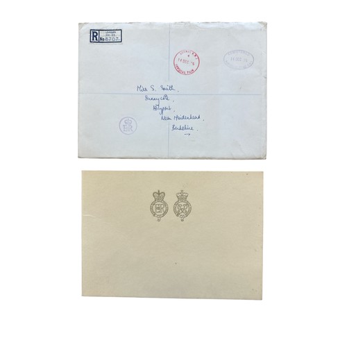 836 - A 1976 Christmas Card from HM Queen Elizabeth II. Cover with twin gilt Royal cyphers. Interior with ... 