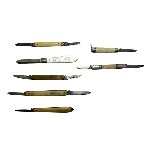 364 - A selection pocket knives or fruit knives (7), one mother of pearl with silver blade, one brass with... 