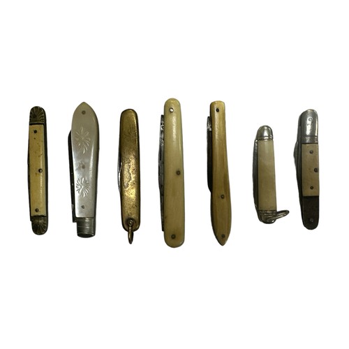 364 - A selection pocket knives or fruit knives (7), one mother of pearl with silver blade, one brass with... 