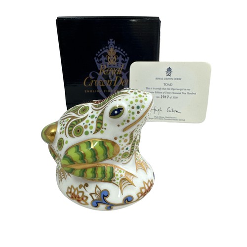 59 - A Royal Crown Derby toad paperweight, gold stopper, exclusive edition 2917 / 3500.  Height 7cm. Boxe... 