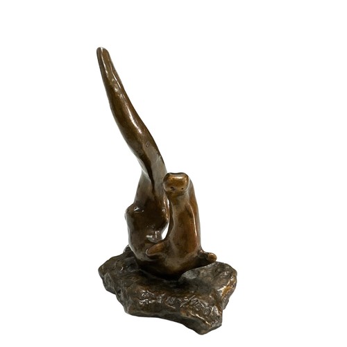 209 - Laurence Broderick (British, b.1935) Bronze of an otter - 'Teko Marquette', limited edition number 1... 