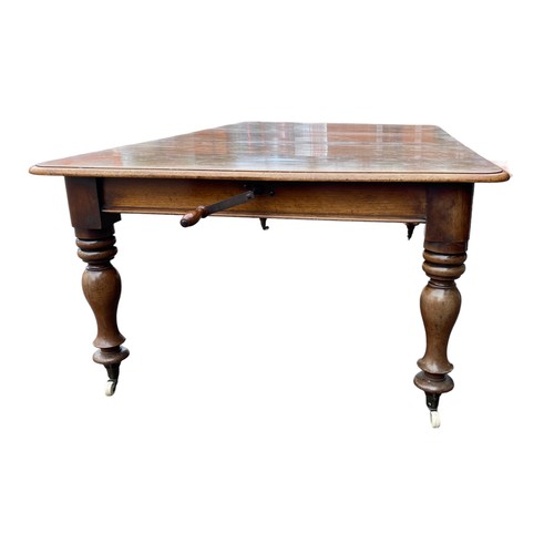 218 - Victorian mahogany 2 leaf extending dining table with winding mechanism. Width 126cm, length 159cm w... 