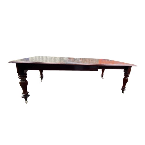 218 - Victorian mahogany 2 leaf extending dining table with winding mechanism. Width 126cm, length 159cm w... 