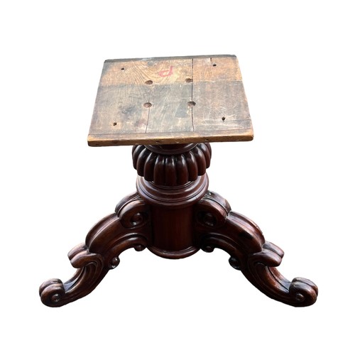 489 - Victorian mahogany circular breakfast table on gadrooned stem, diameter 126cm.