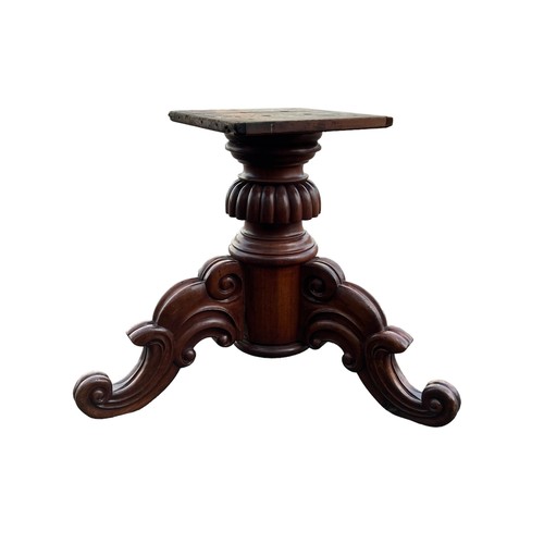 489 - Victorian mahogany circular breakfast table on gadrooned stem, diameter 126cm.