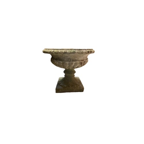 322 - A concrete pedestal urn/planter, height 40cm, diameter 45cm.