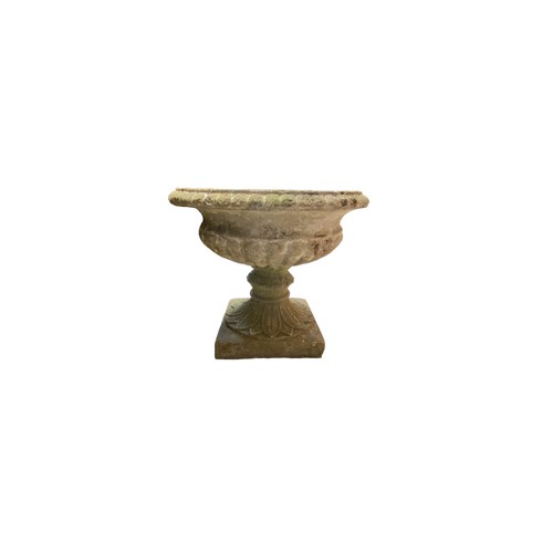 322 - A concrete pedestal urn/planter, height 40cm, diameter 45cm.