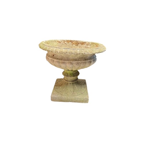 322 - A concrete pedestal urn/planter, height 40cm, diameter 45cm.