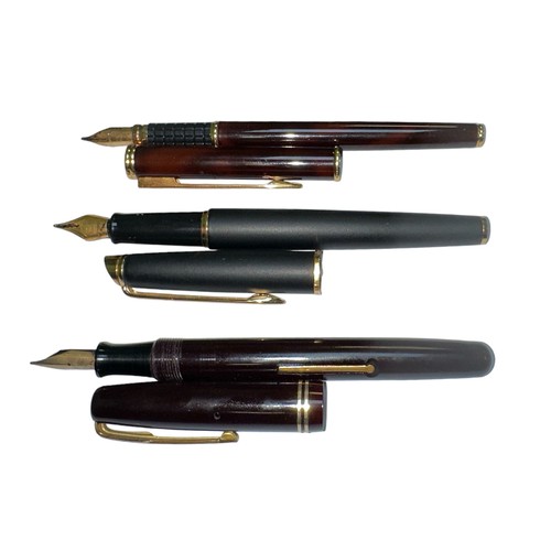 32 - Range of 3 Waterman fountain pens, one boxed with 18ct gold nib, one with 14ct gold nib and one othe... 