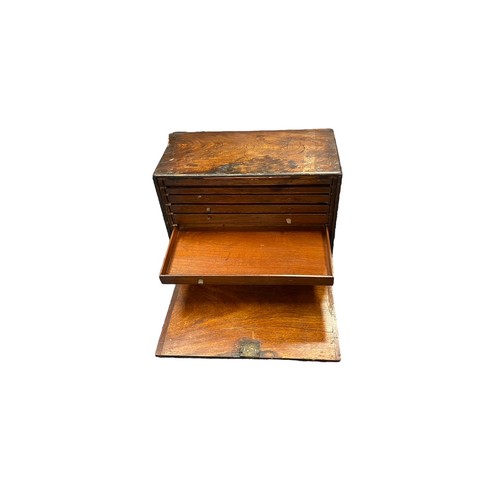 502 - 7 drawer wooden box with brass carrying handles and cover to front (hinges to cover are broken), wid... 