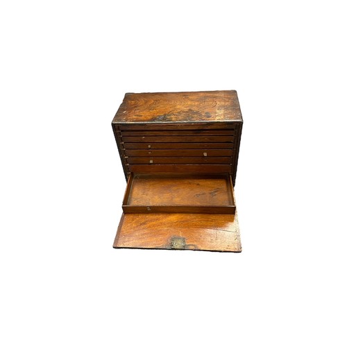 502 - 7 drawer wooden box with brass carrying handles and cover to front (hinges to cover are broken), wid... 