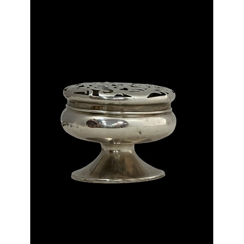 379 - An Edwardian silver pot pourri holder, Birmingham 1909, minor dents, approx 200g. A small silver ves... 