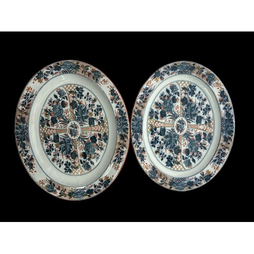 332 - Two 19th century Wedgwood chargers in the 'Ningpo' pattern. Some wear to red gilding on edges. Dimen... 