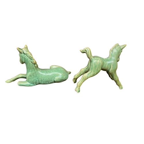 515 - A selection of various Sylvac figurines, to include; Wheelbarrow (708), Horse (1334), Scaredy Cat x2... 