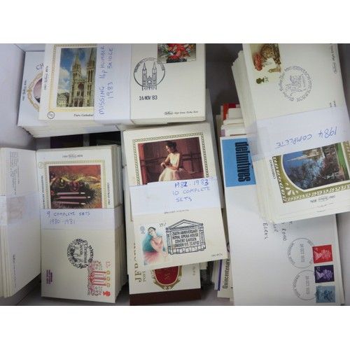 653 - Great Britain First Day Cover collection with better cancellations in five volumes and a small box o... 