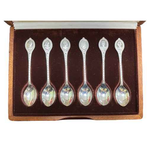 148 - The Sovereign Queens Spoon Collection, members edition containing six silver spoons, with portraits ... 